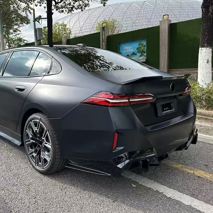 DYFUZOR dokładka tył tylna BMW 5 G60 G61 G68 2023+ spoiler