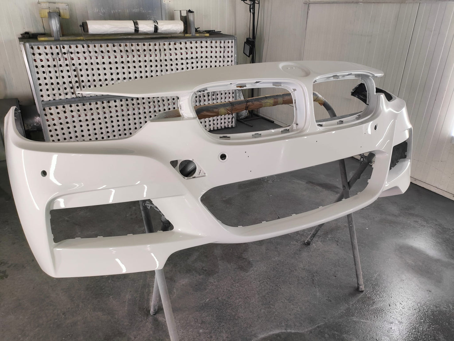 ZDERZAKI zestaw BODYKIT w KOLOR do BMW E90 LCI sedan MPAKIET Mtech 2009-2013 DYF 2L PRZÓD TYŁ PROGI pod kod lakieru