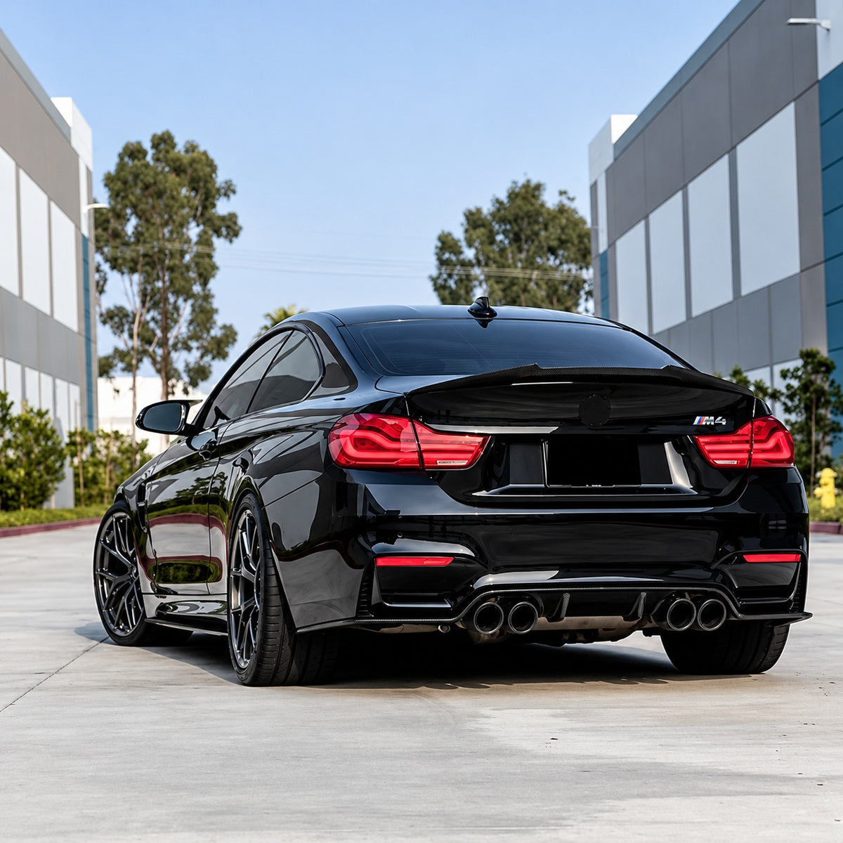 SPOILER lotka do BMW M4 F82 styl M4 czarny połysk SPOJLER
