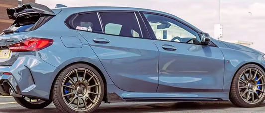 Dokładki Progów do BMW F40 2019-2024 MPakiet Czarny Listwy progowe na progi