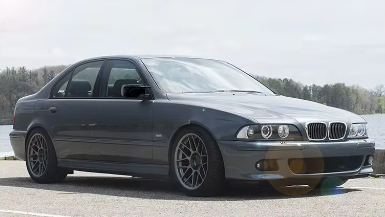 OBUDOWY LUSTEREK do BMW E39 NAKŁADKI na lusterka Mlook M5 czarny połysk