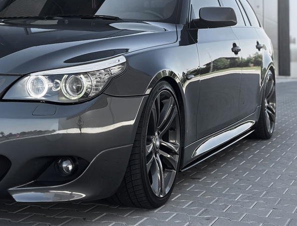 DOKŁADKI PROGÓW LISTWY PROGOWE BOCZNE BMW E60 E61 5 MPakiet czarny połysk