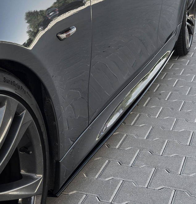 DOKŁADKI PROGÓW LISTWY PROGOWE BOCZNE BMW E60 E61 5 MPakiet czarny połysk