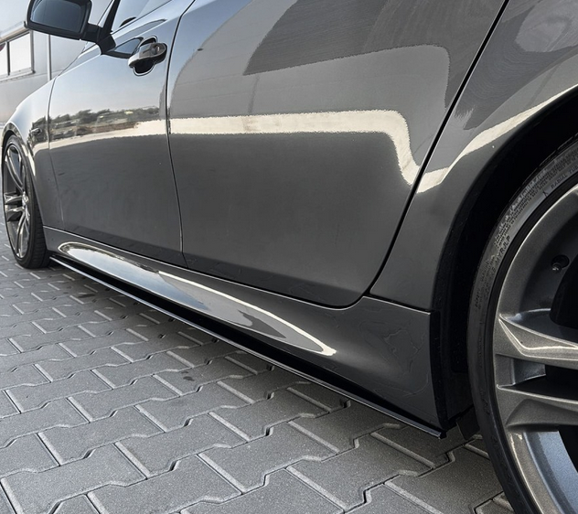 DOKŁADKI PROGÓW LISTWY PROGOWE BOCZNE BMW E60 E61 5 MPakiet czarny połysk