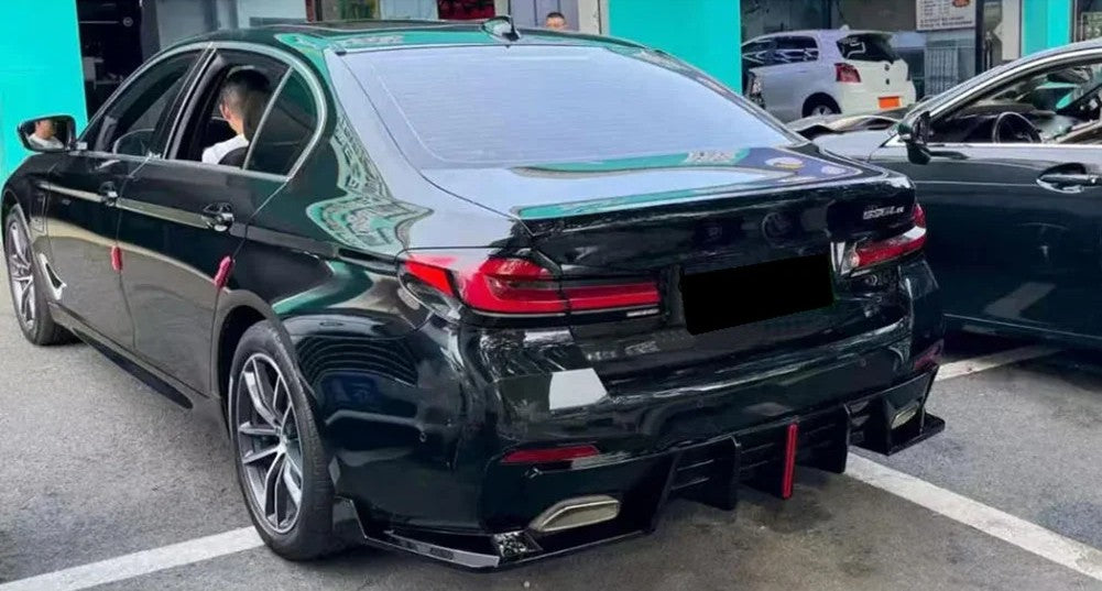 DYFUZOR SPOILER do BMW G30 G31 LED 4R CZARNY POŁYSK ZE SWIATŁEM STOP 2016-2024